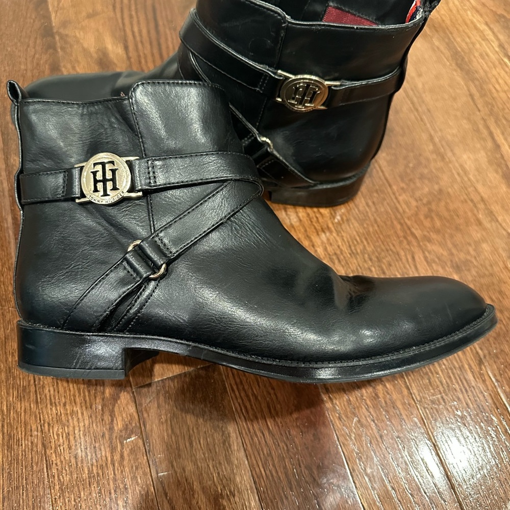 Tommy Hilfiger Black Leather women’s Ankle Boots size 9